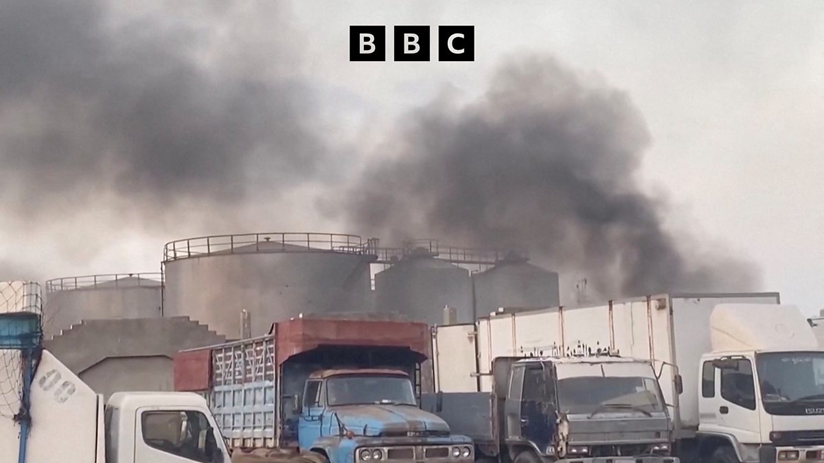 Saudi Arabia bombs Yemeni port over alleged UAE weapons