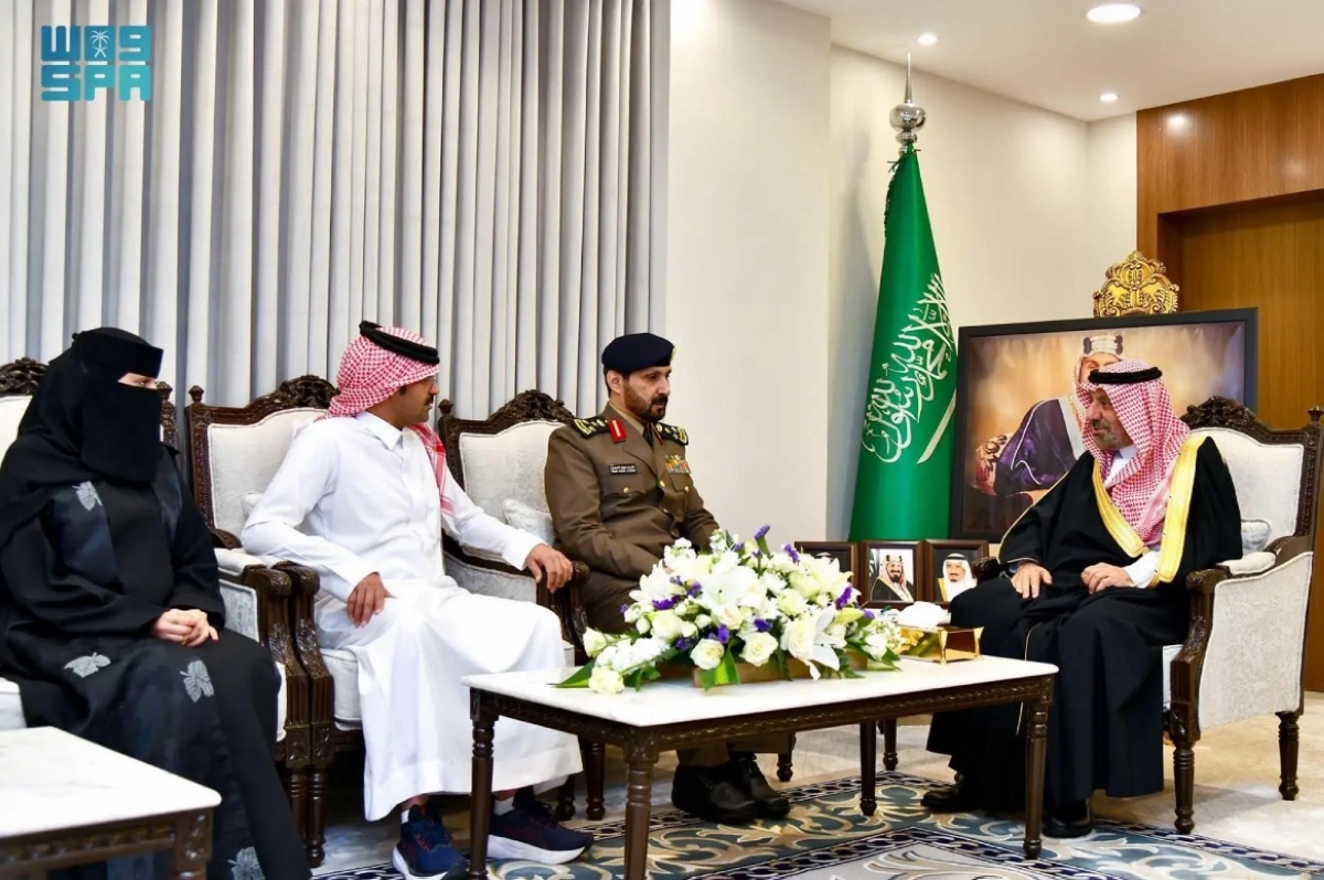 Emir of Najran honors Saudi woman for saving a family from fire