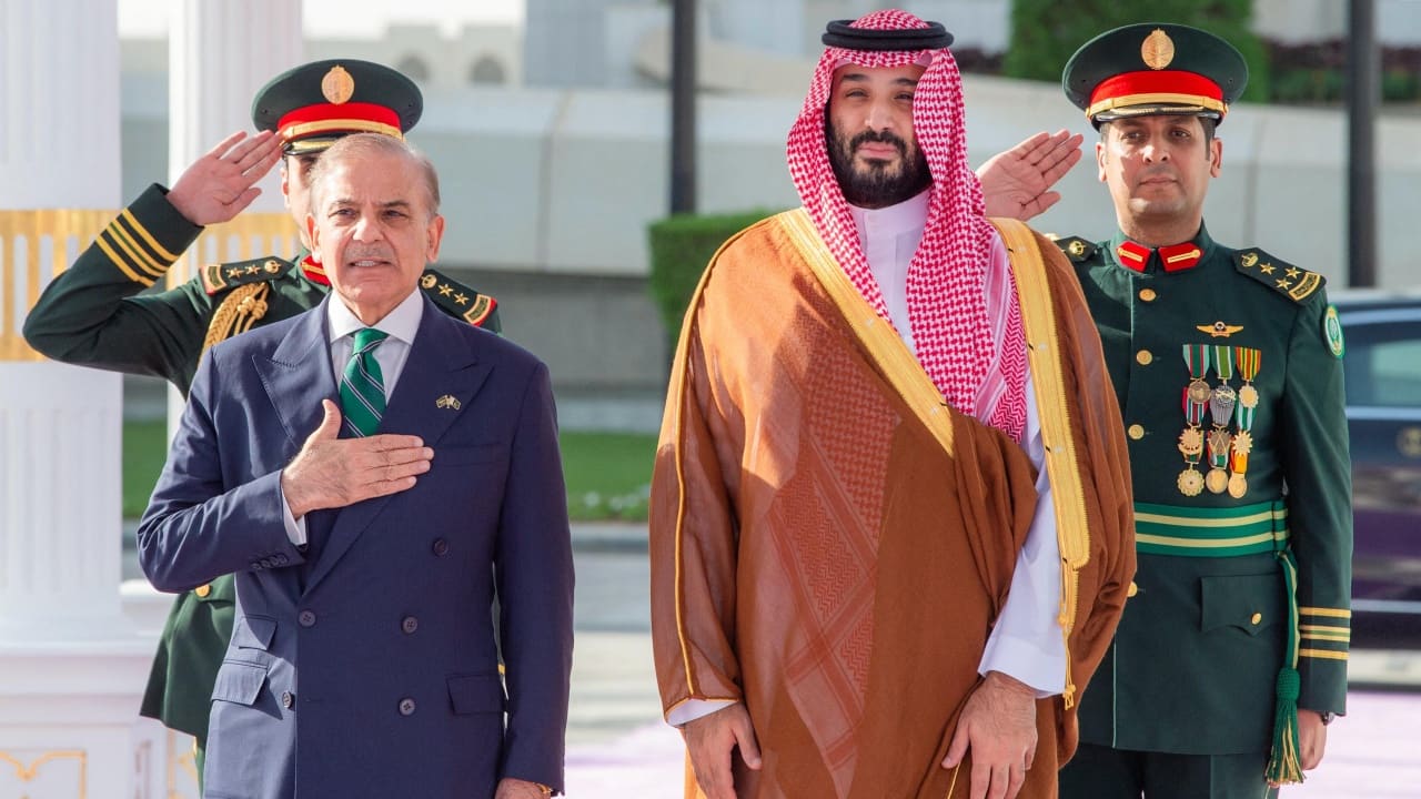 Pakistan may deploy up to 25,000 troops to Saudi Arabia amid Houthi tensions: Report